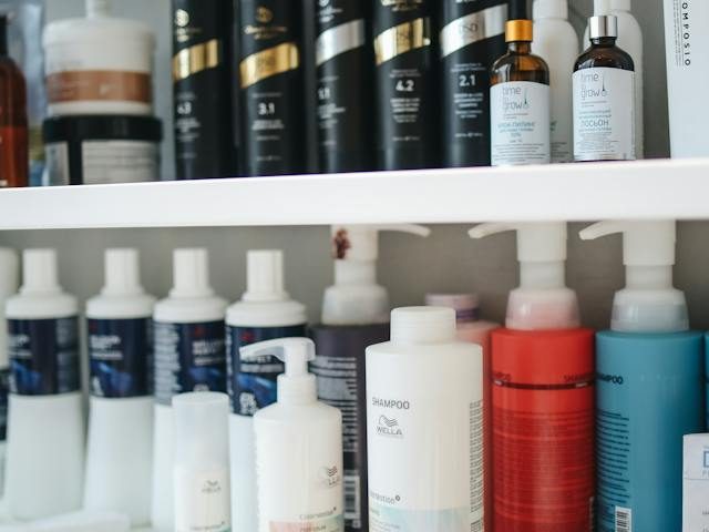 Șamponul micelar: Secretul părului sănătos și strălucitor
