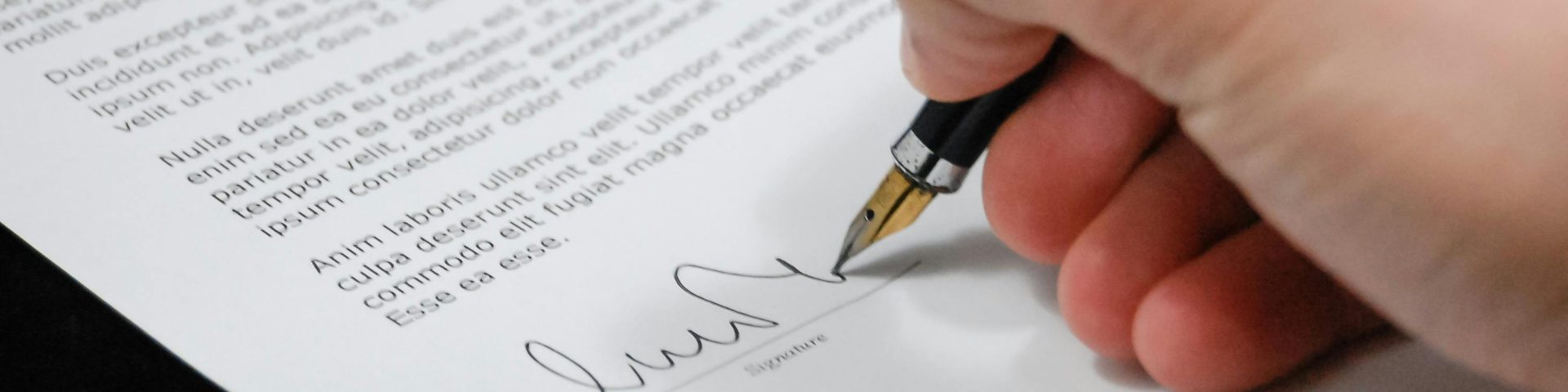 De ce este important să consulți un avocat înainte de a semna un contract?