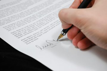 De ce este important să consulți un avocat înainte de a semna un contract?
