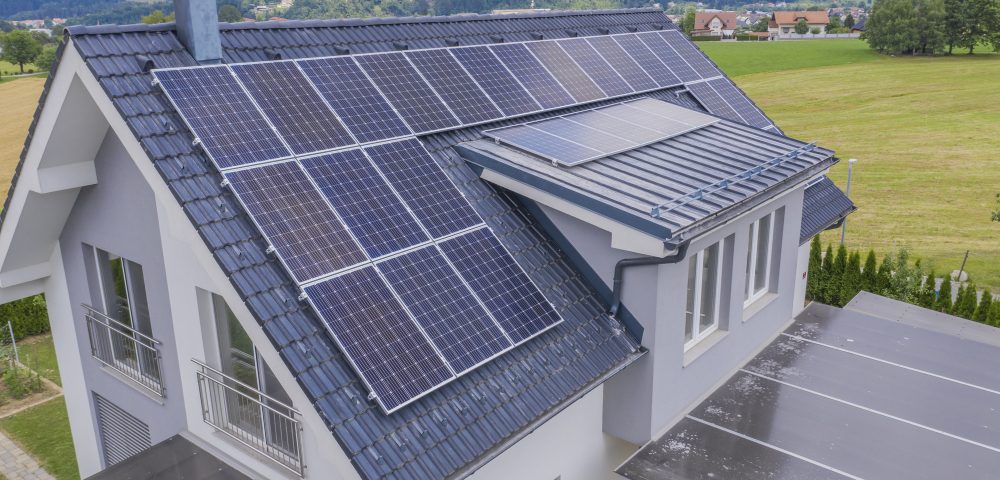 Invertoare solare off-grid