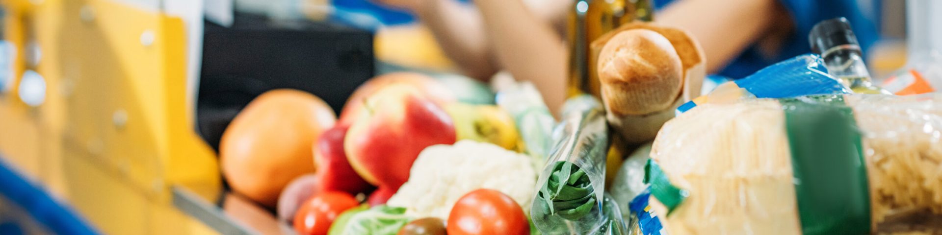 De ce se scumpesc periodic alimentele de bază – explicație simplă