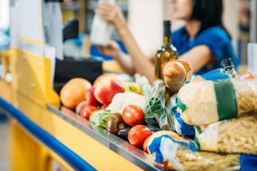 De ce se scumpesc periodic alimentele de bază – explicație simplă